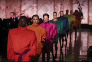Pasarela e koleksionit vjeshtë/dimër 2025/2025 e brendit "Saint Laurent"