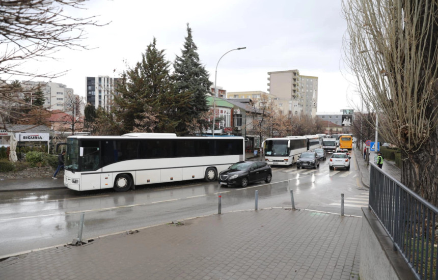 Rama u bën thirrje transportuesve nga Podujeva të respektojnë vendimin për linjat ndërurbane