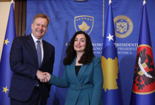 Vjosa Osmani dhe Peter Sorensen