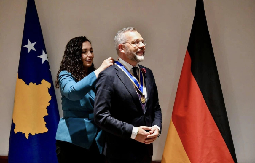 Vjosa Osmani - Michael Roth - dekordimi me Medalje Presidenciale te Meritave