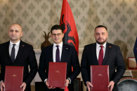 Marreveshja - Shqiperi - Kosove - Kroaci...Ejup Maqedonci, Pirro Vengu, Ivan Anushiq