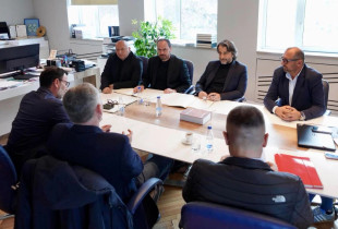 Kryetari i Prishtinës, Përparim Rama, dhe zëvendësministri i Infrastrukturës, Hysen Durmishi, janë dakorduar për të ndërmarrë hapa konkretë drejt ristrukturimit dhe optimizimit të sistemit të transportit publik në kryeqytet.
