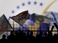 Flamujt e partive politike