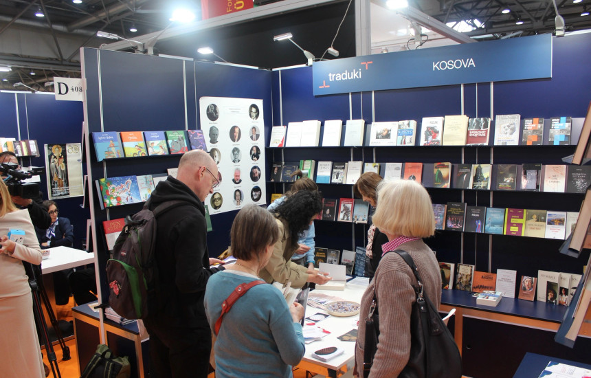 Shtandi D408 në sallën numër katër të Panairit të Librit në Leipzig, është ai i Kosovës. Prezantohen mbi 100 tituj librash e materiale të tjera promovuese të letrave shqipe (Foto: BKK)