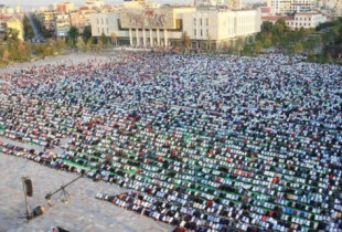 Falja e Fitër Bajramit në Tiranë