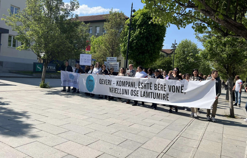 Në Prishtinë protestohet për të drejtat e punëtorëveë drejtat e punëtorëv