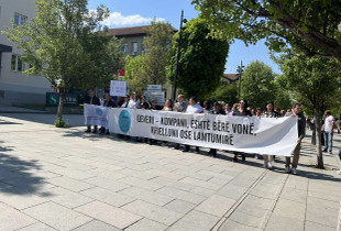 Në Prishtinë protestohet për të drejtat e punëtorëveë drejtat e punëtorëv