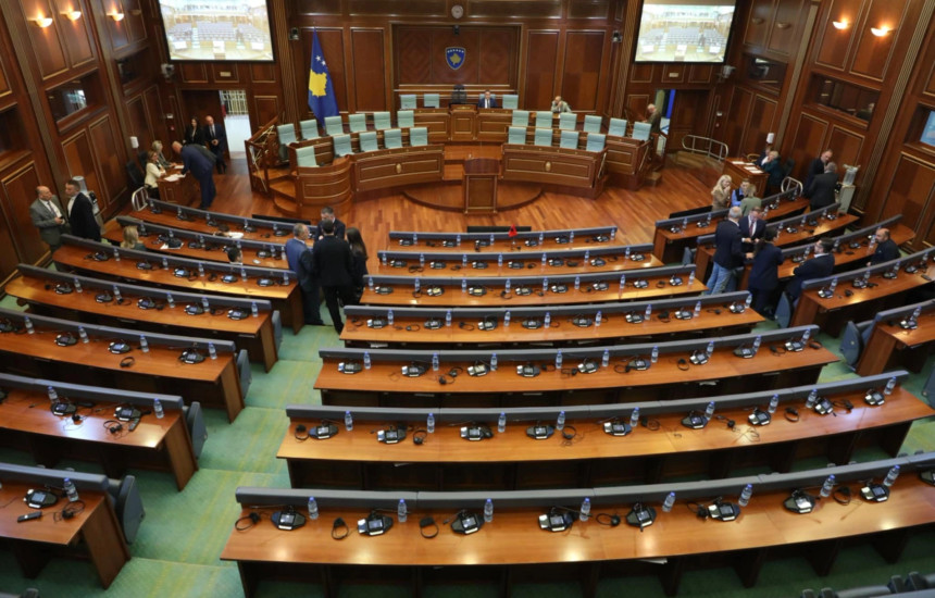 Kuvendi i Kosovës - tentimi i nente per konstituim (Foto: Driton Paçarada)