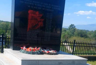 Vandalizohet lapidari në Saradran të Istogut pak ditë para përvjetorit të masakrës