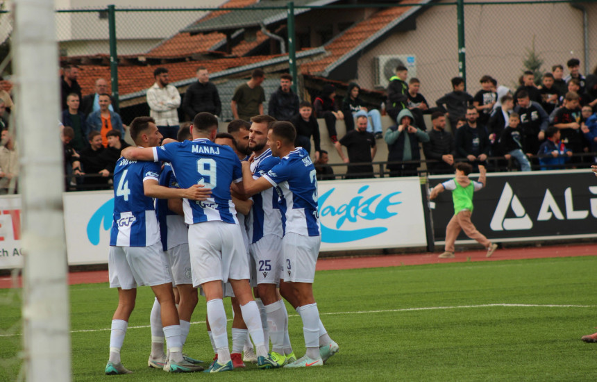 Drita në epërsi, titulli pranë