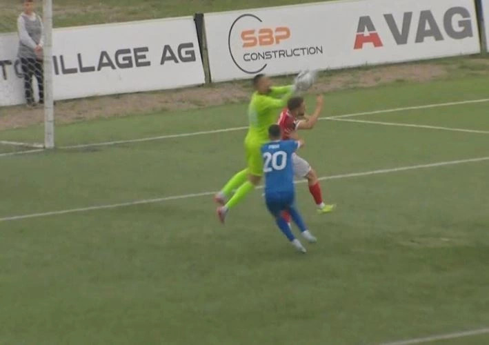 Momenti kur portieri i Malishevës përplaset me Bilallin