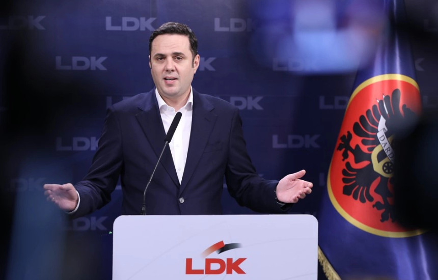 Lumir Abdixhiku në konferencë për media (Foto: Driton Paçarada)