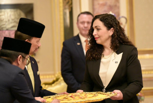 Osmani nderohet me urdhrin më të lartë shtetëror në Brunei, “Datin Laila Utama”
