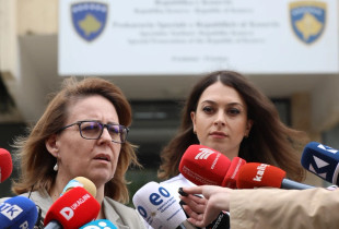 Hykmete Bajrami e Doarsa Kica-Xhelili (Foto: Driton Paçarada)