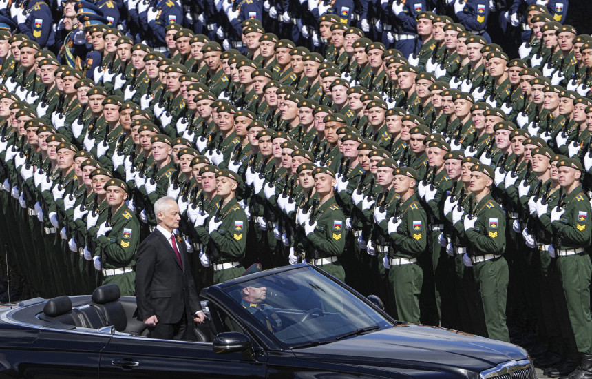 Rusia dhe Kina festojnë fitoren në Luftën e Dytë Botërore me paradë ushtarake në Moskë