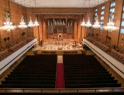 Skena e sallës “Bulgaria”, ku më 17 maj do të interpretojë Filharmonia e Kosovës