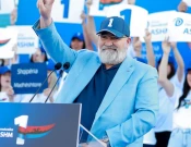 Chris LaCivita, strategu republikan që udhëhoqi ringjalljen politike të Donald Trumpit në vitin 2024, po ndihmon tani Partinë Demokratike konservatore të Shqipërisë, udhëheqës i së cilës është Sali Berisha, të realizojë rikthim të ngjashëm.