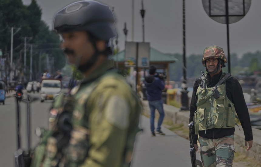 Të paktën 13 civilë të vrarë në Kashmirin e kontrolluar nga Pakistani