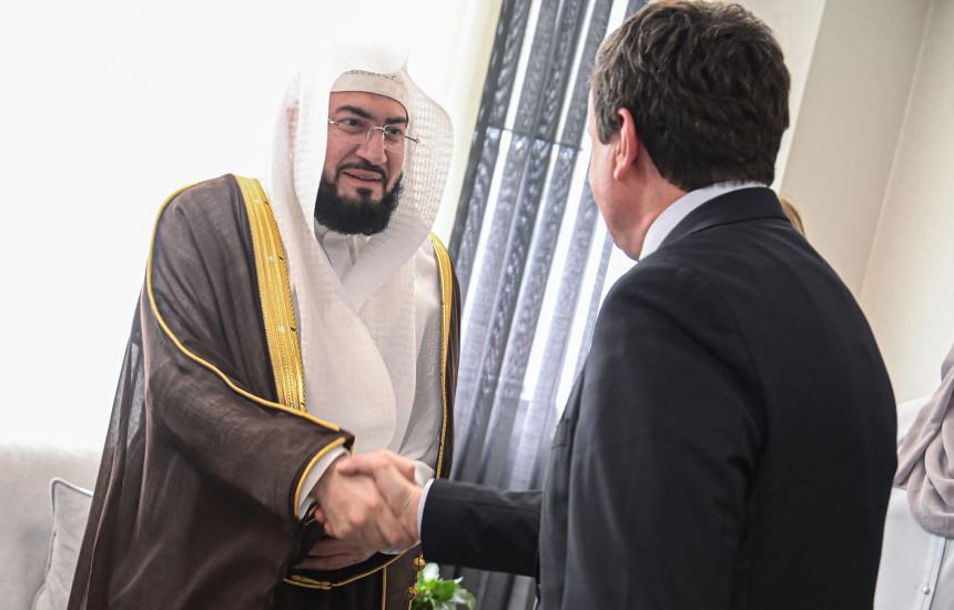 Kurti - imami i qabese