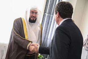Kurti - imami i qabese