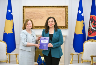 Vjosa Osmani - Nathalie Loiseau