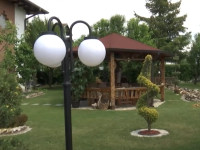 Oborri që frymon art, historia e 70-vjeçarit nga Prishtina