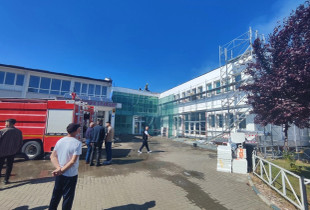 Zjarr në çatinë e shkollës teknike në Suharekë