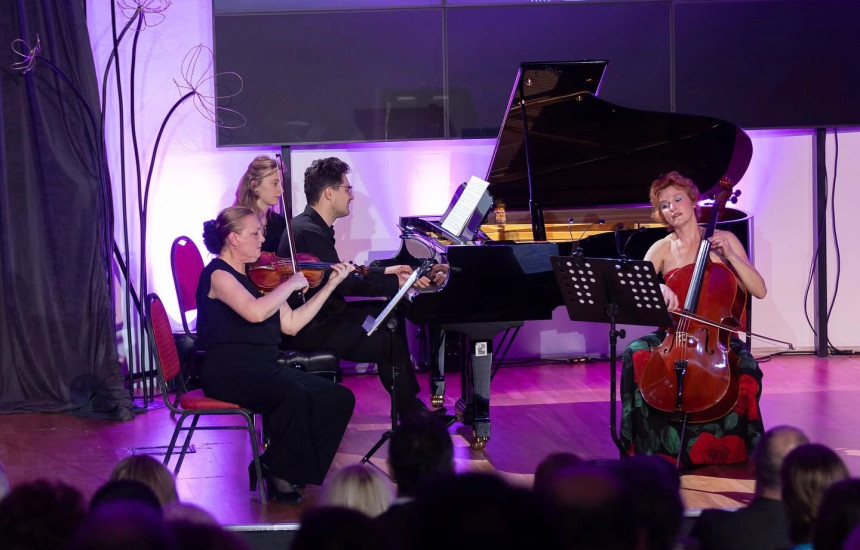 “Schubert trio” shkrin kontraste kulturash e veprash me universalitetin e muzikës