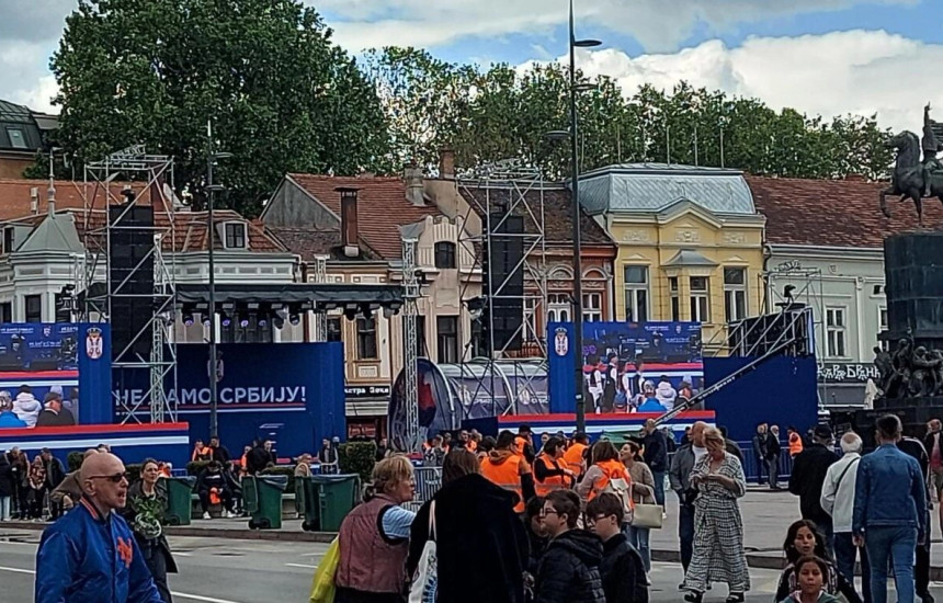 Skena në qendër të Nishit, ku është planifikuar një tubim i organizuar nga partia në pushtet, më 17 maj 2025.