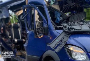 Sulmi rus në një autobus vret 9 persona në Ukrainë, disa orë pas bisedimeve të paqes