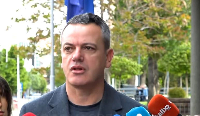 Politične napetosti na Kosovu: Opozicija obtožuje Vetëvendosje blokade institucij