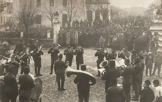 Festimi i krimeve në sheshin e Prishtinës