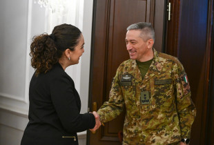 Vjosa Osmani me Enrico Barduanin