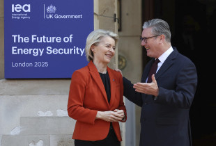 Ursula von der Leyen dhe Keir Starmer