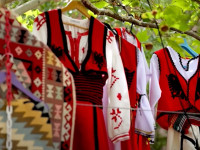 Veshjet kombëtare kërkohen për dasmë dhe ditën e kanës