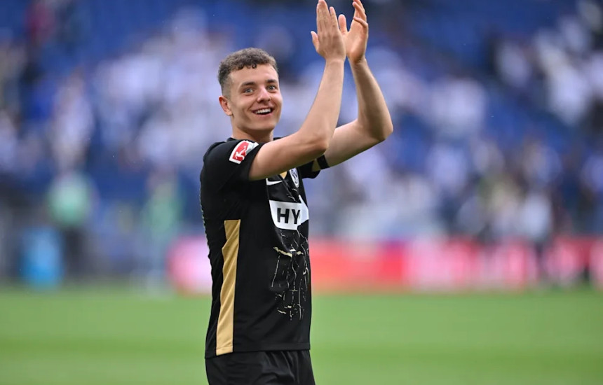 Fisnik Asllani