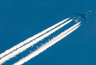 Aeroplani në qiell