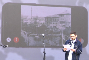 Në hapësirën që konsiderohet si zemra e asaj zone monumentale që s’është më është përuruar lansimi i aplikacionit “Be here then”, që ka për qëllim rigjallërimin e kujtesës kolektive për Çarshinë e Vjetër