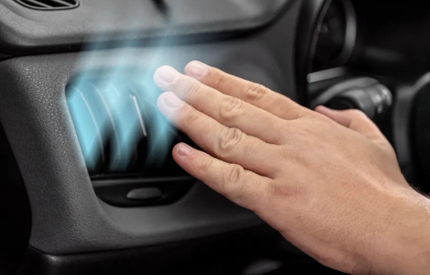 Pse nuk duhet ta ndizni kondicionerin menjëherë sapo të hyni në veturë kur është nxehtë