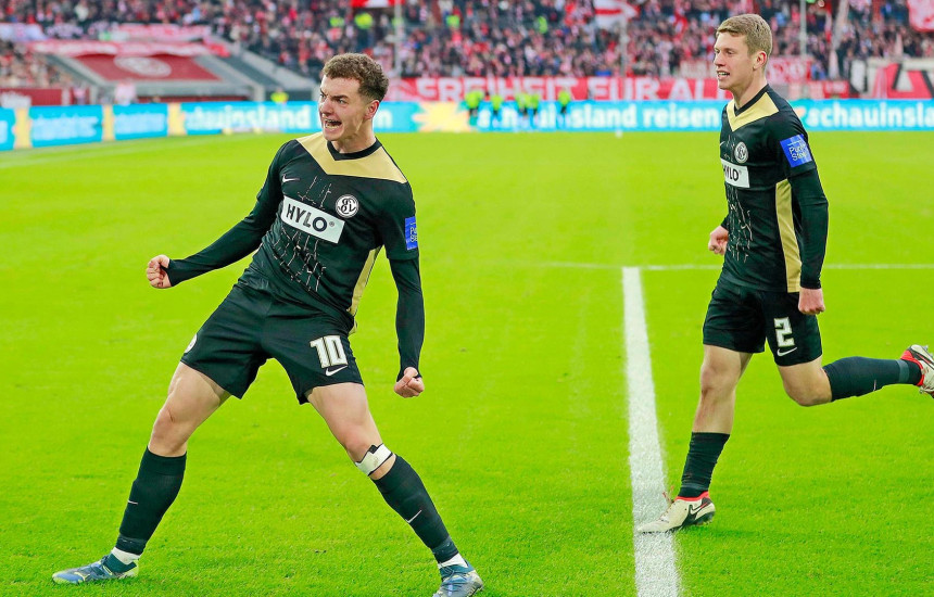 Fisnik Asllani
