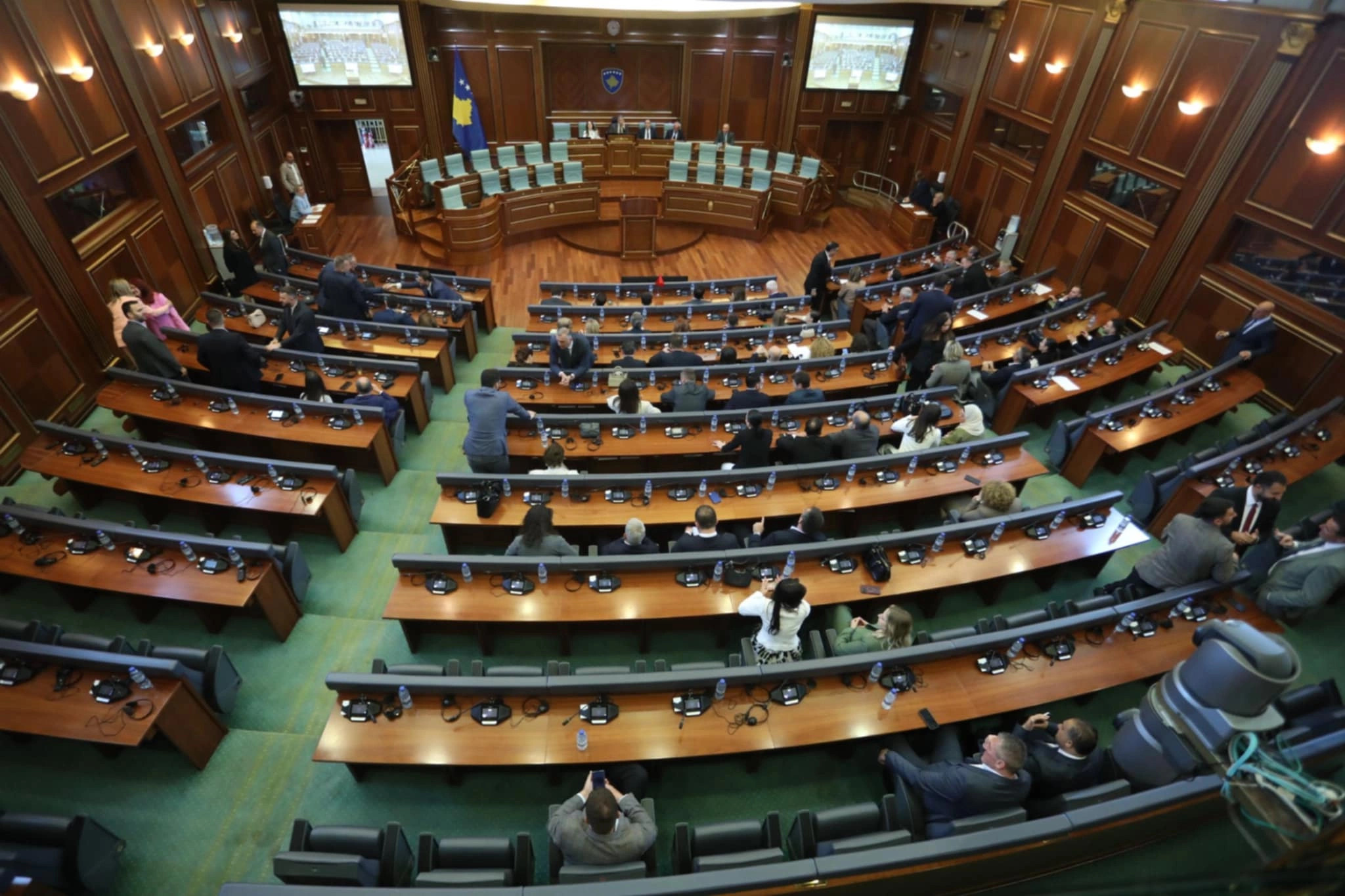 Deputetët mblidhen sërish në përpjekje për ta konstituuar Kuvendi