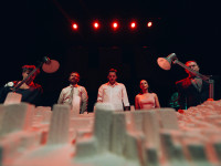 “Prishtina – vrasja e paralajmëruar e një ëndrre” sjell kaosin e kryeqytetit tani duke u kthyer dekada prapa kur kryeqyteti “humbi shpirtin” (Foto: Noar Krasniqi)