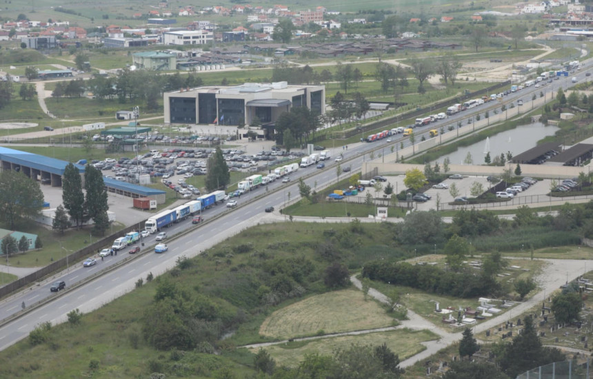 Protesta e bizneseve (Foto: Driton Paçarada)