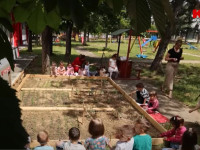 Fëmijët e çerdhes në Gjakovë mësojnë mbjelljen e fidanëve