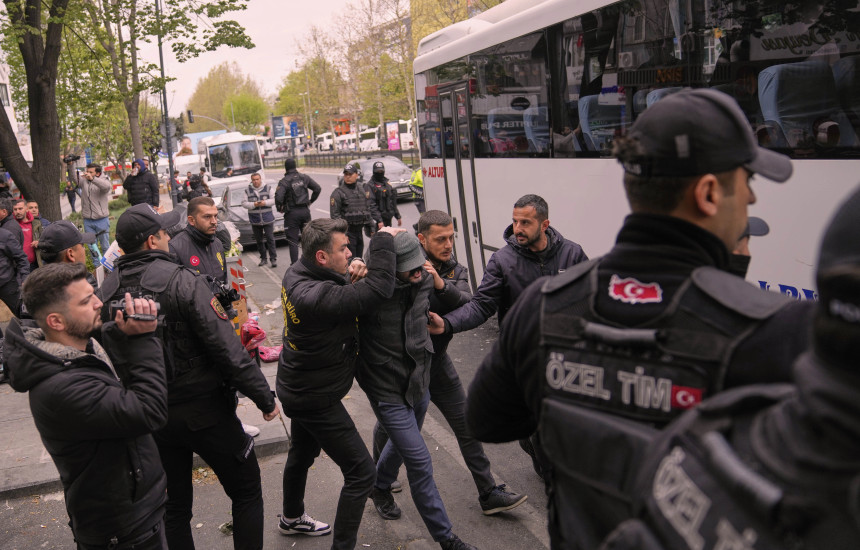 Policia turke në aksion