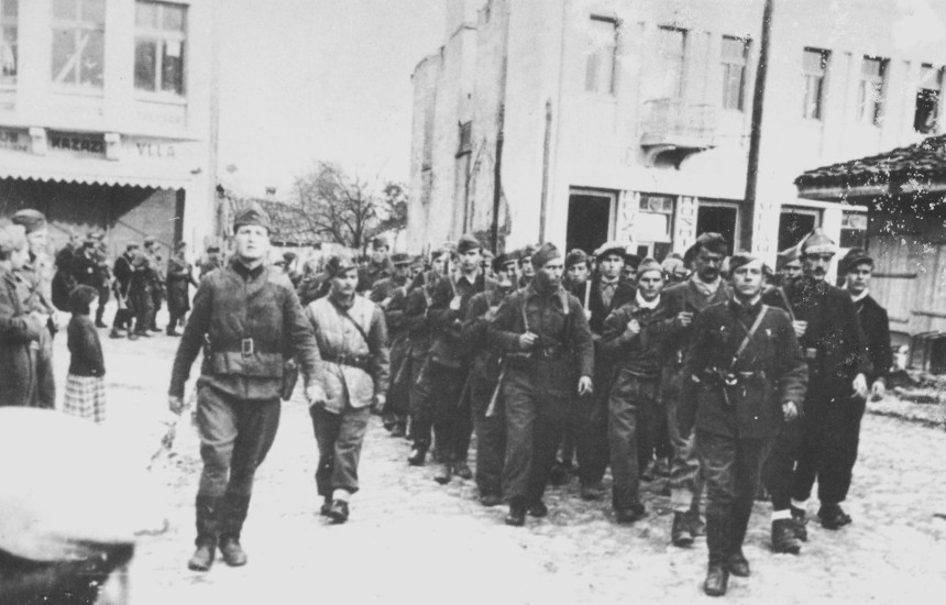 Divizioni maqedonas hyn në Tetovë më 19 nëntor të vitit 1944