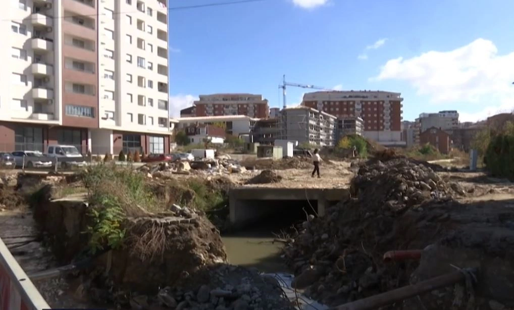Vonesa në përfundimin e kolektorit në “Kalabri”, qytetarët në hall