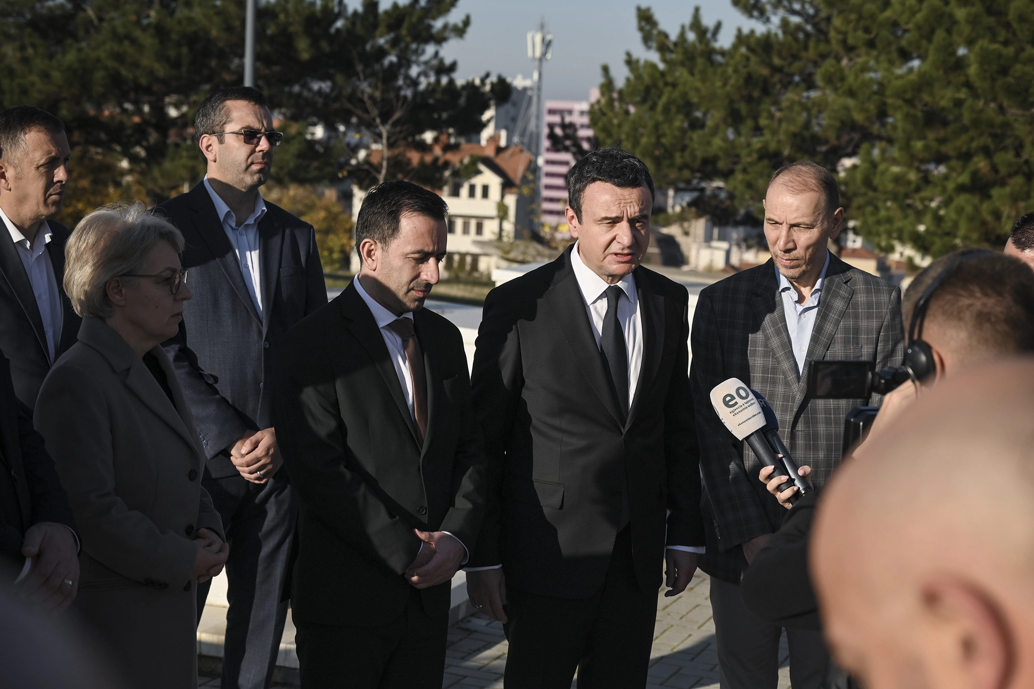 36 vjet nga rënia e Afrim Zhitisë dhe Fahri Fazliut, Kurti: Zgjuan ndërgjegjen e popullit për mosnënshtrim