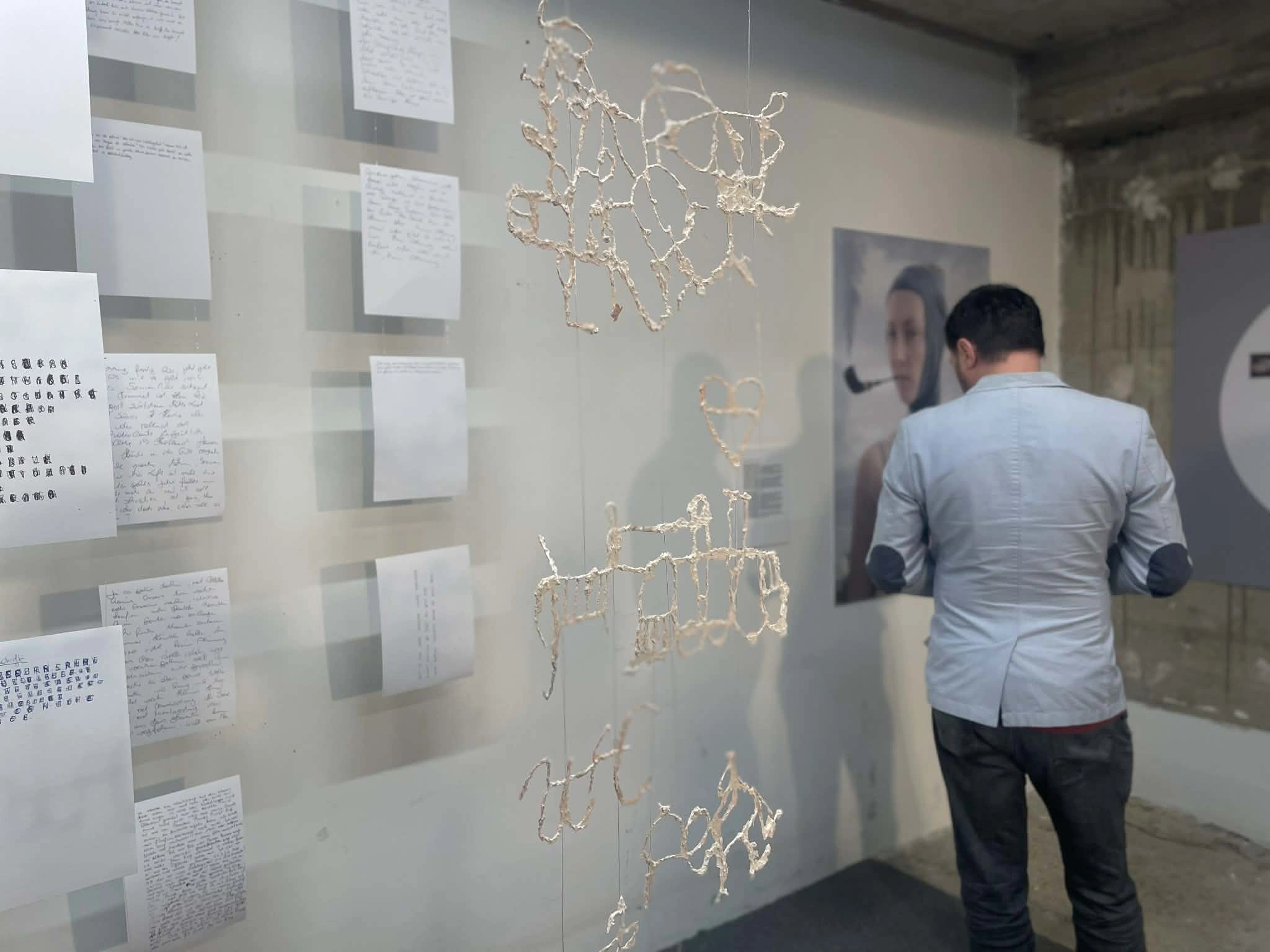 “Çfarë duhet të qëndrojë?” me artistë që pyesin për të kaluarën e të ardhmen