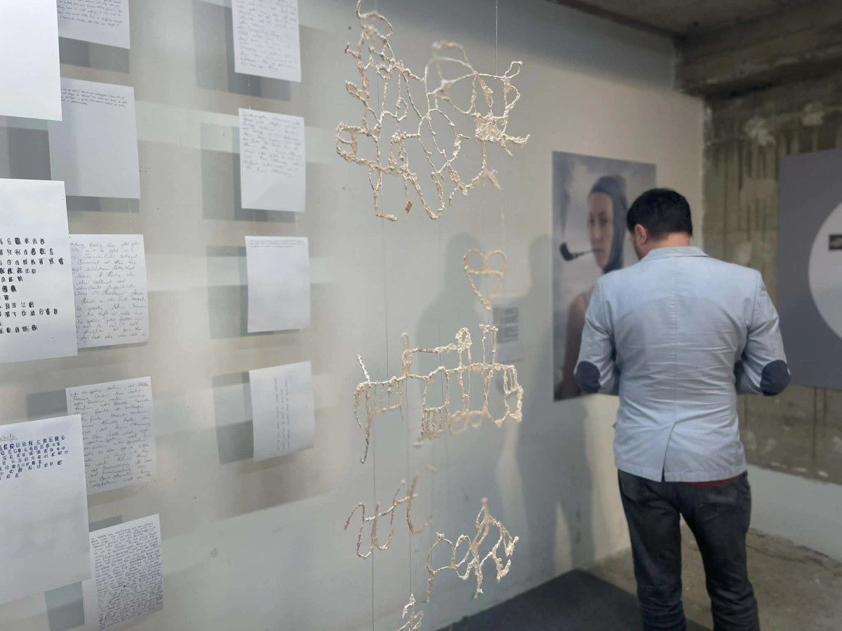 cfare-duhet-te-qendroje-me-artiste-qe-pyesin-per-te-kaluaren-e-te-ardhmen